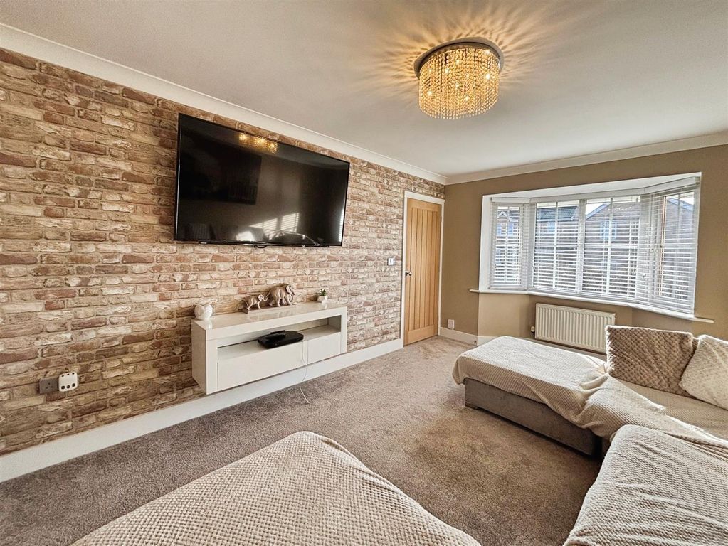 Property photo 2 of 21 Lounge