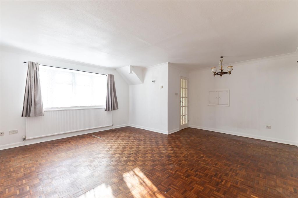 Property photo 2 of 14 Untitled-2777.Jpg