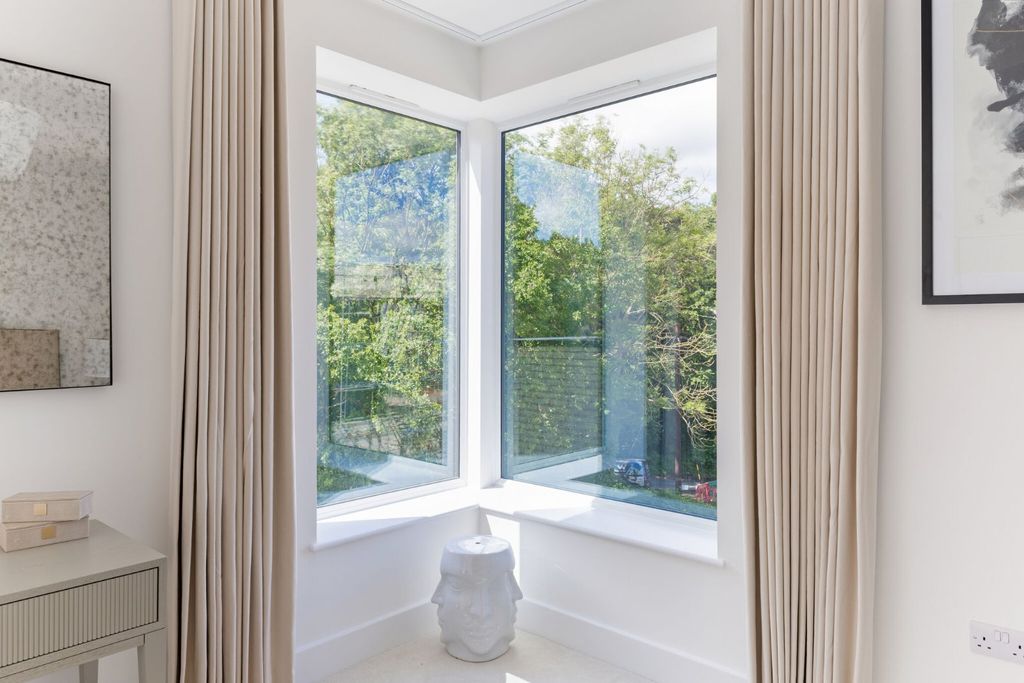 Property photo 2 of 12 Principle Bedroom