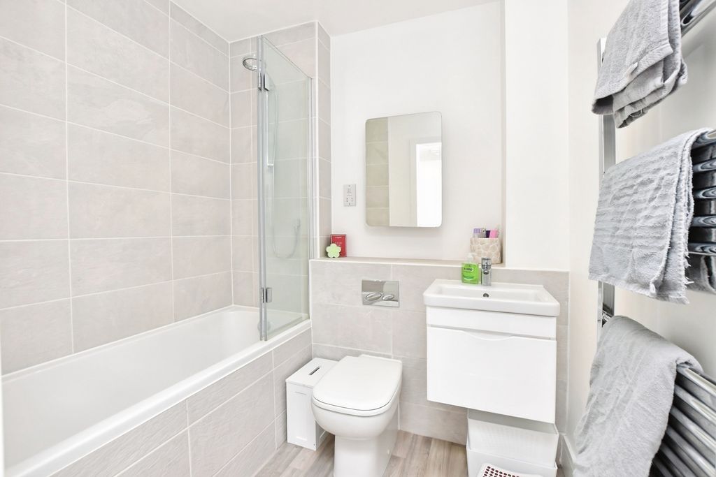 Property photo 3 of 16 Bathroom
