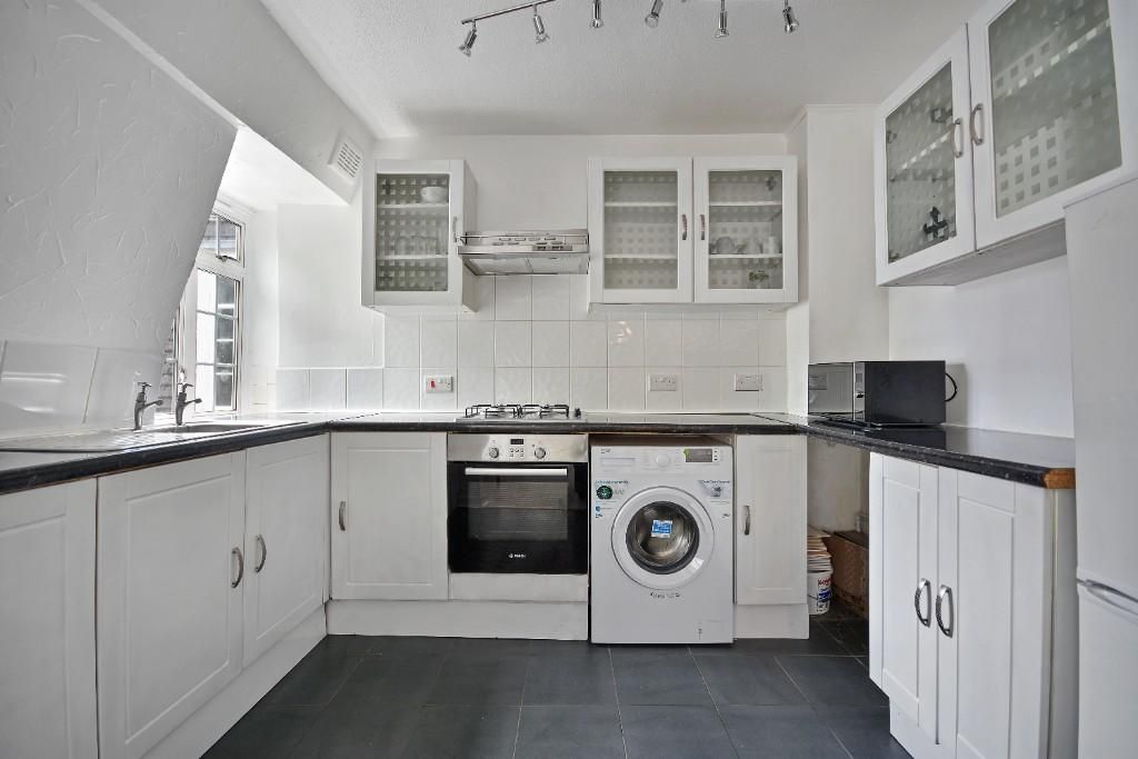 Property photo 2 of 8 Kitchen