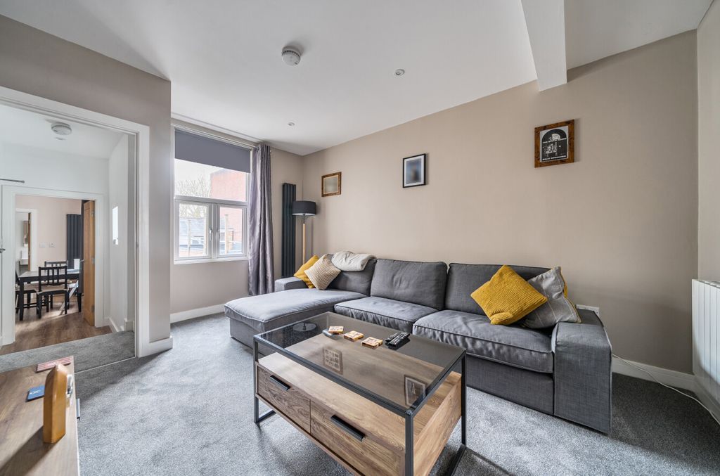 Property photo 2 of 11 1433397-15-69c187...