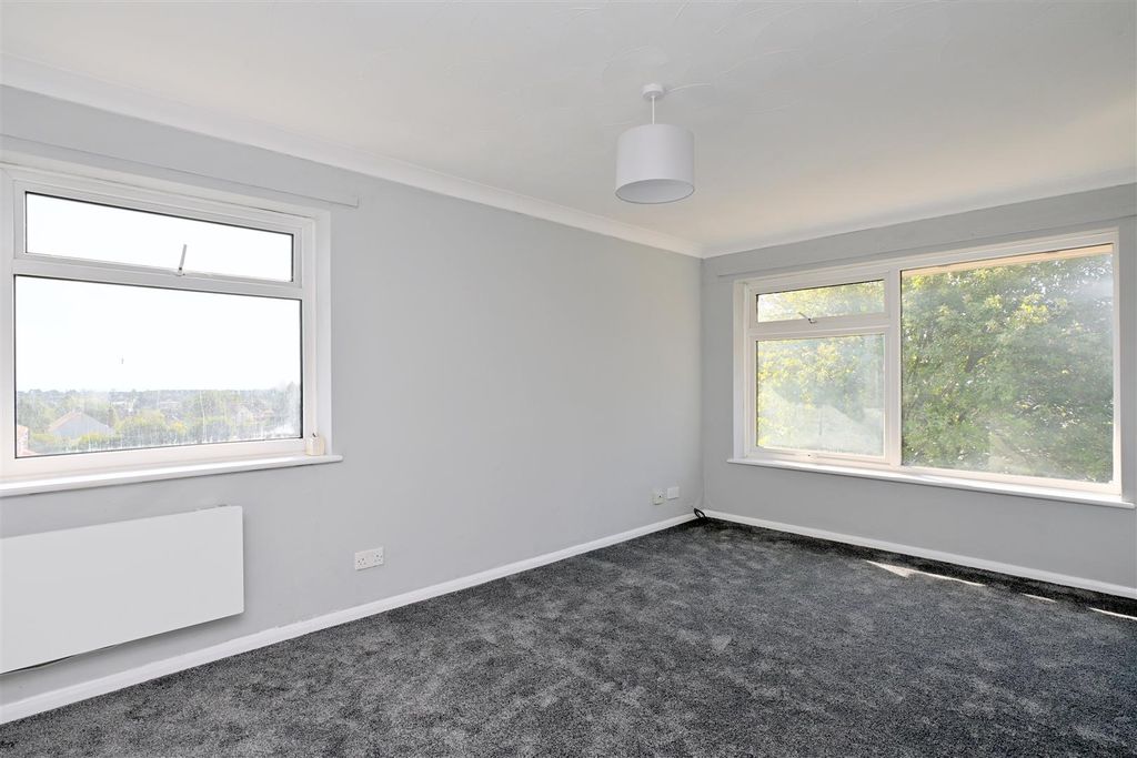 Property photo 3 of 10 Sitting/Dining Room