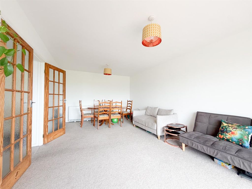 Property photo 3 of 7 Dining Area