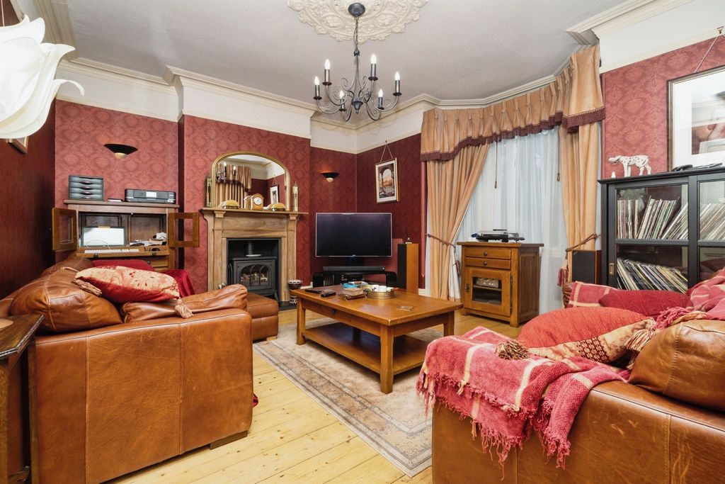 Property photo 2 of 18