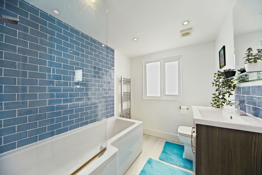 Property photo 3 of 13 Bathroom