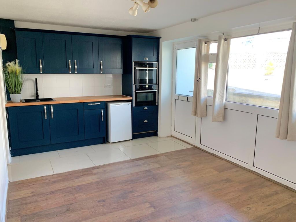 Property photo 1 of 12 Kitchen