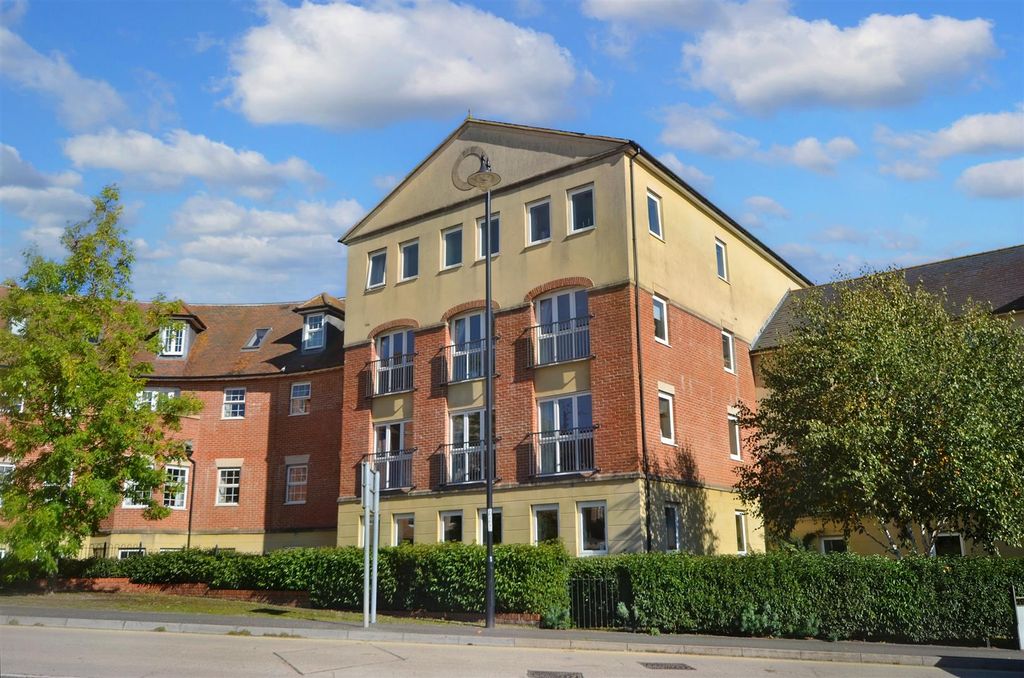 Property photo 1 of 12 Front