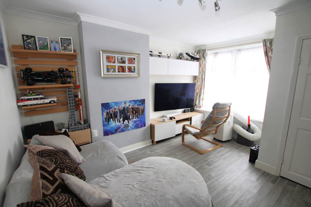 Property photo 2 of 8
