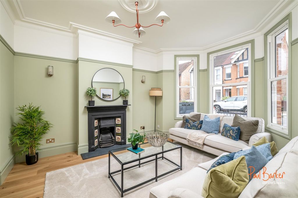 Property photo 2 of 46 260714 - 46 Glenferrie Road, St Albans - 08 [Wm].J