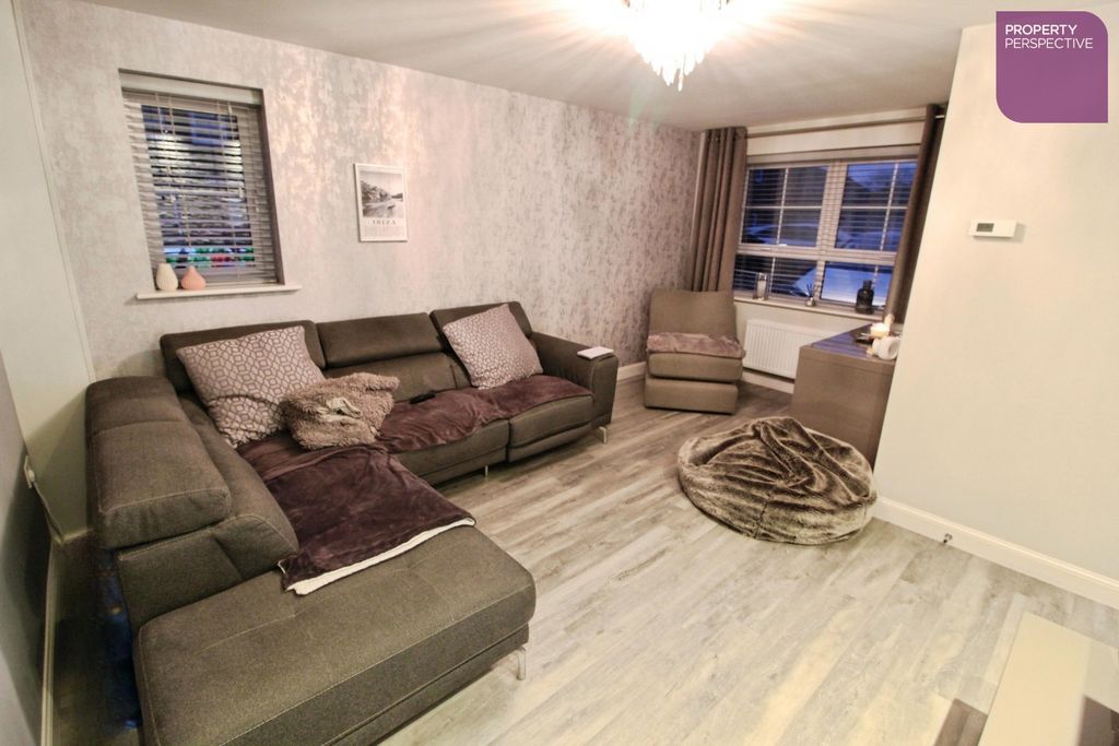 Property photo 2 of 13 Lounge