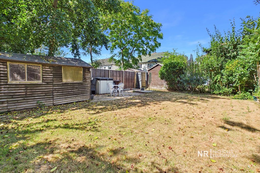 Property photo 2 of 12 Garden