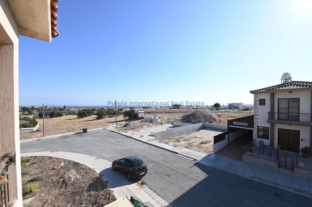 Property photo 2 of 28