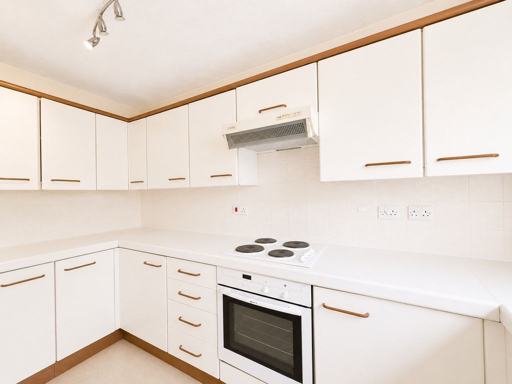 Property photo 2 of 6 Kitchen