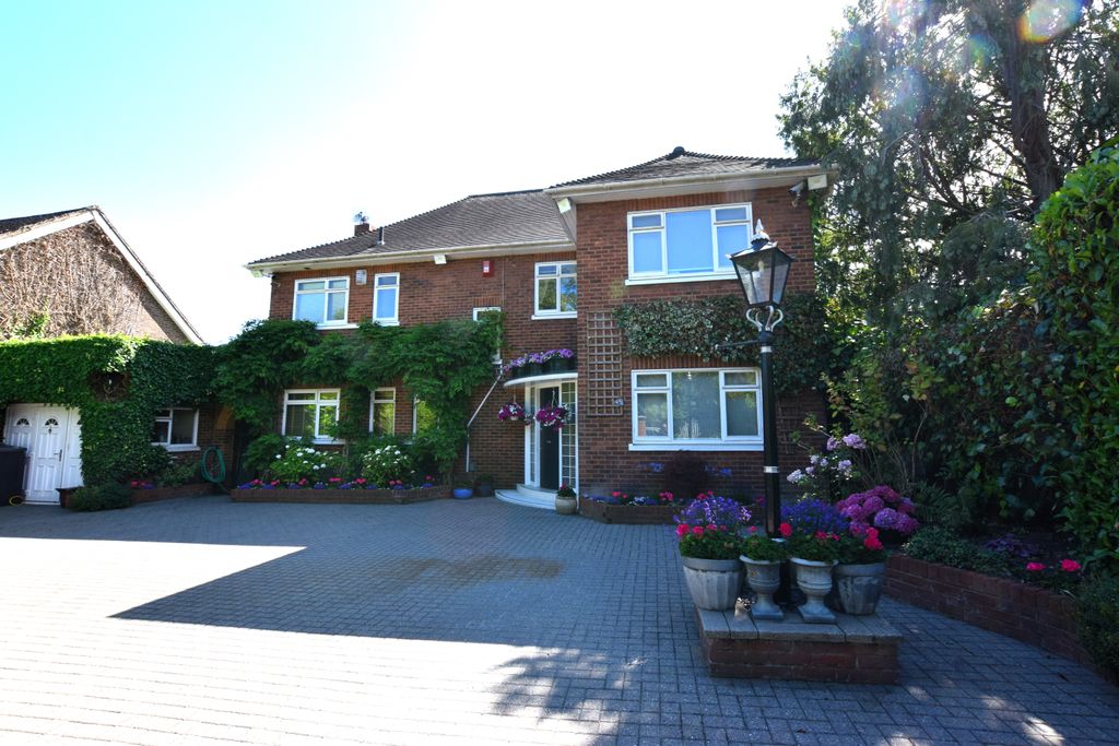 Property photo 1 of 21 Front 