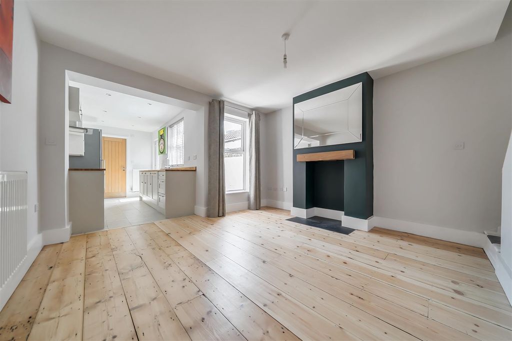 Property photo 3 of 17 Dining Room