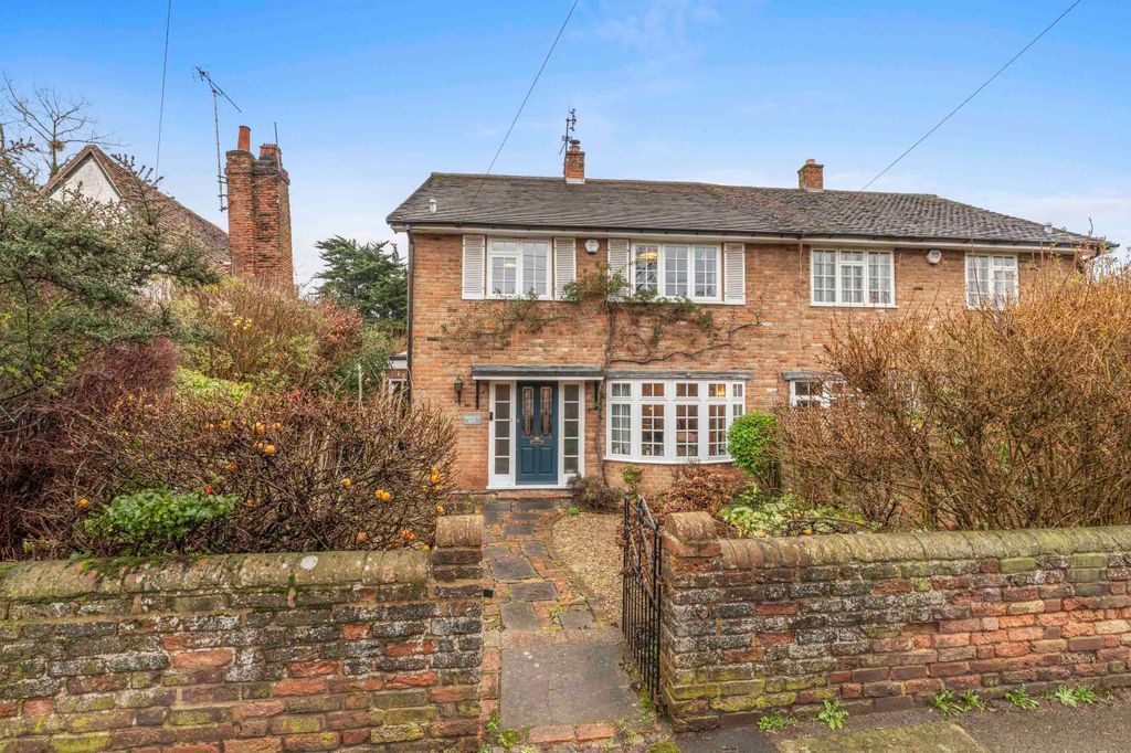 Property photo 1 of 29 Badgers Rest, Bisham Village, Sl7 1Rr (Low Res)-22