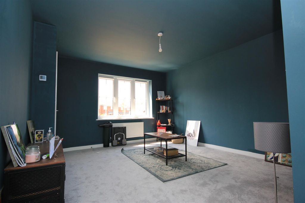 Property photo 3 of 13 Lounge New A.Jpg