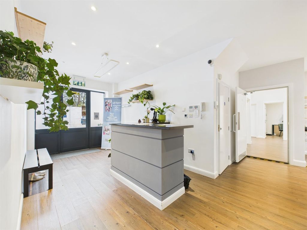 Property photo 2 of 30 Cam04237G0-Pr0231-Still010.Jpg