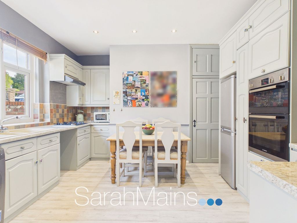 Property photo 3 of 15 Dining Kitchen