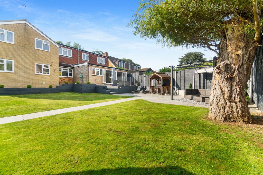 Property photo 2 of 34