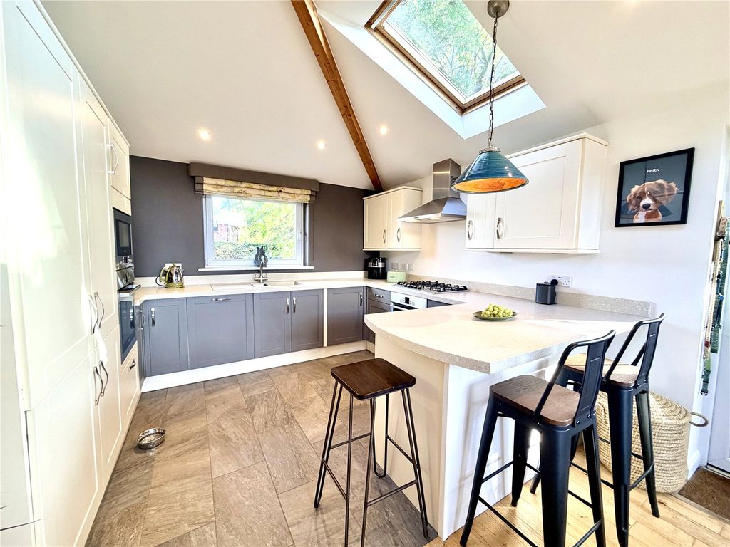 Property photo 3 of 22 Picture No. 17