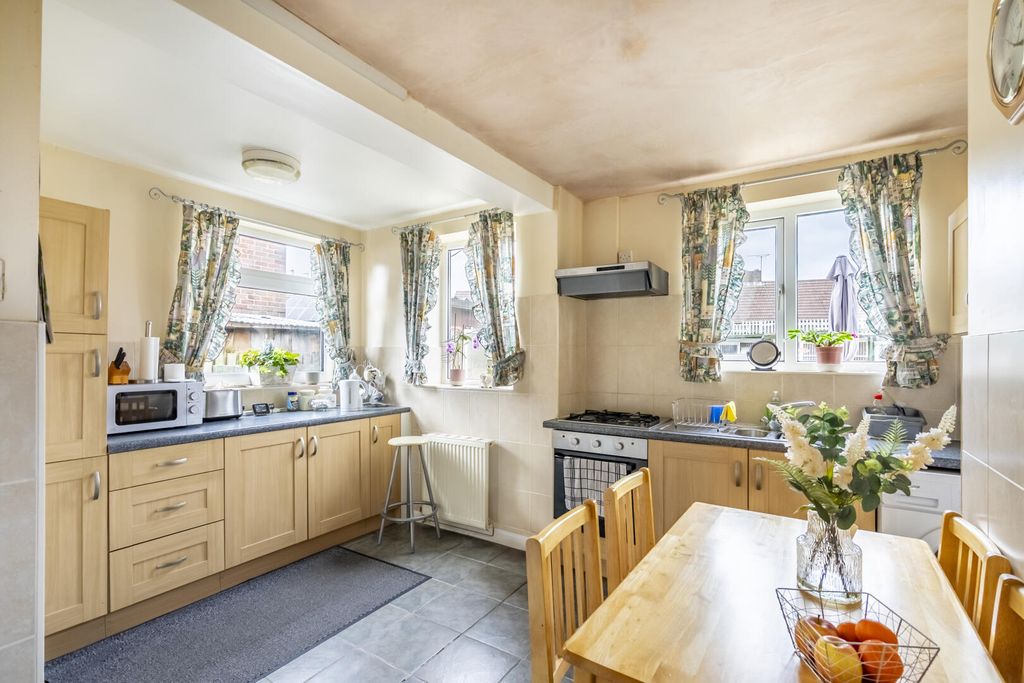 Property photo 3 of 13 Kitchen