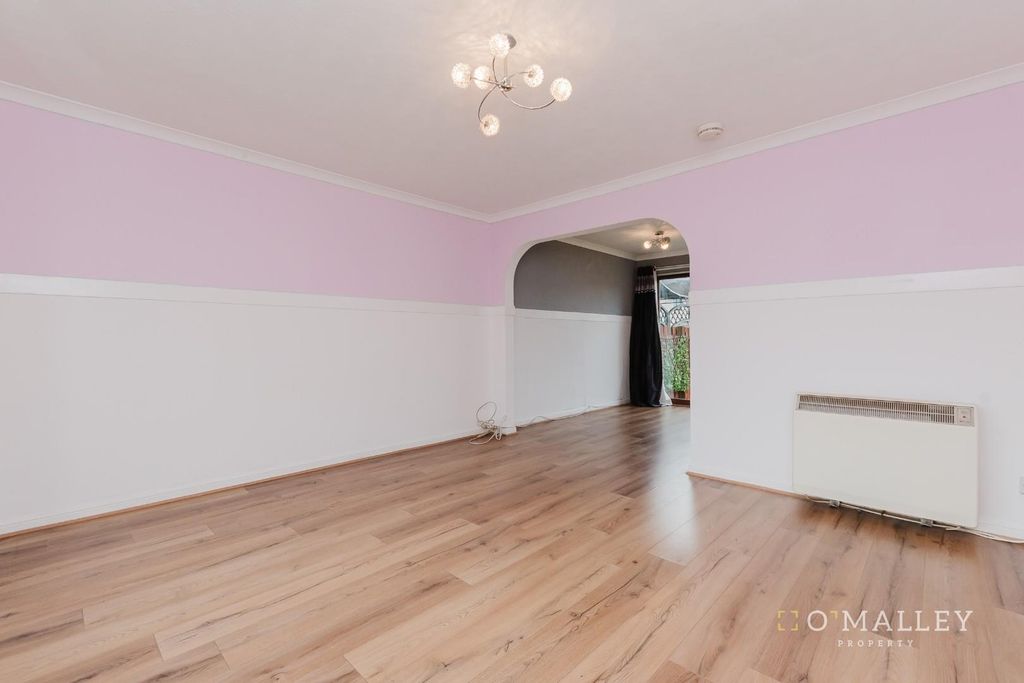 Property photo 2 of 13 Lounge