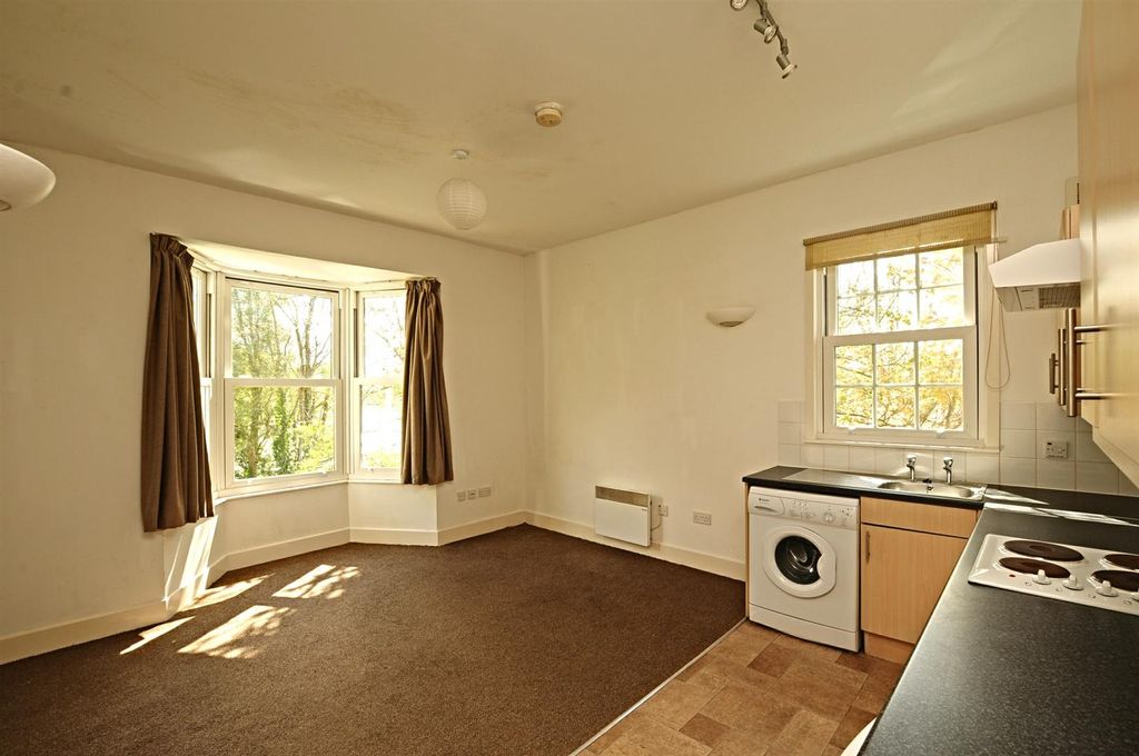 Property photo 2 of 6