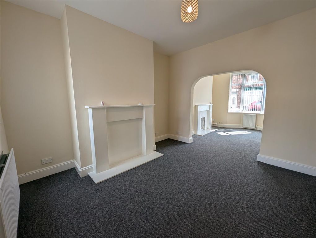 Property photo 3 of 10 Lounge