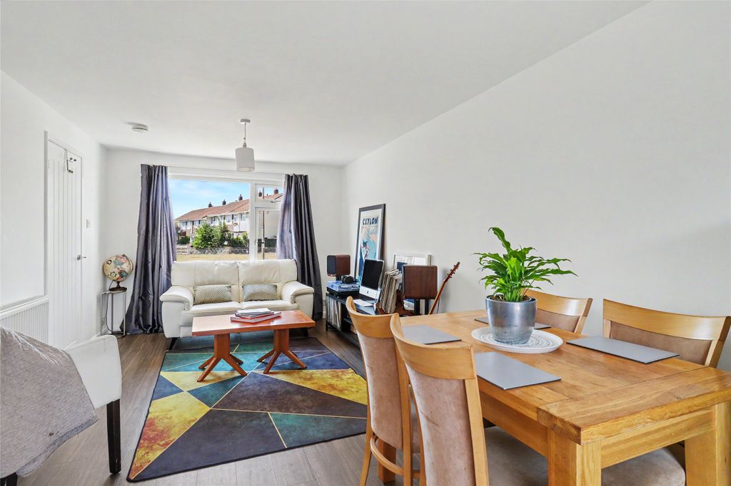 Property photo 2 of 17 2 - Picture No. 33