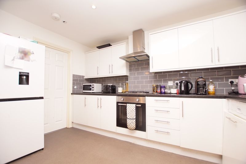Property photo 3 of 12 Kitchen