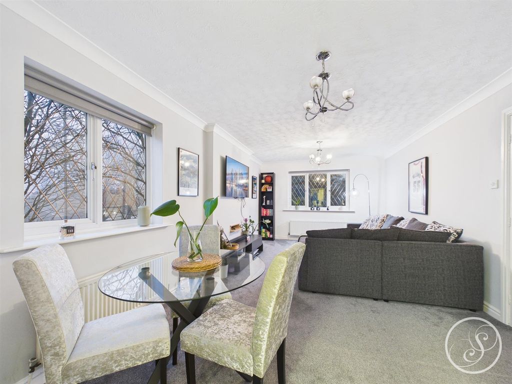 Property photo 2 of 11 Lounge