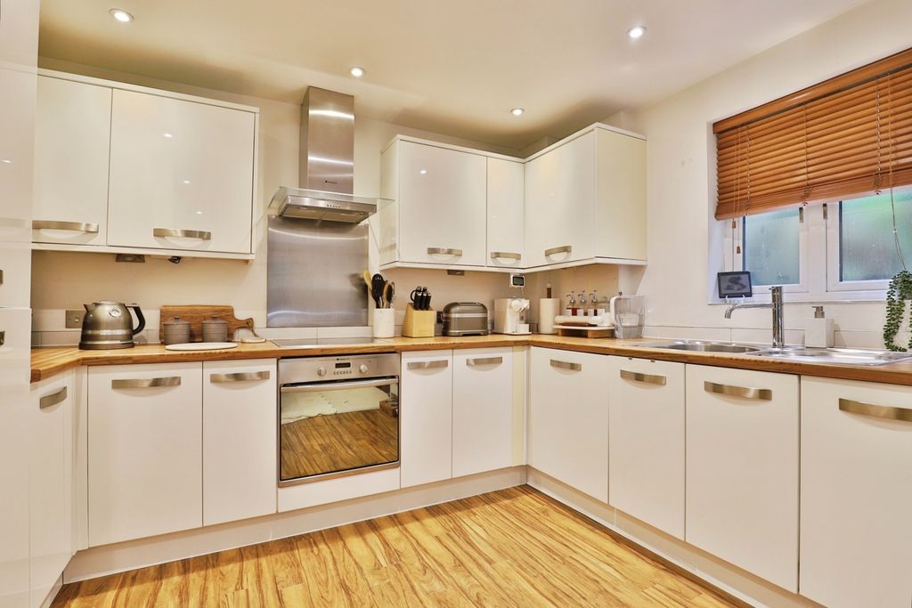 Property photo 3 of 19 Pbox-Img.Jpg