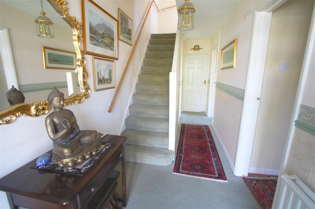 Property photo 3 of 11 Hallway.Jpg