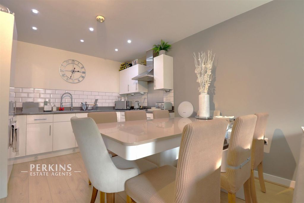 Property photo 2 of 8 Kitchen .Jpg