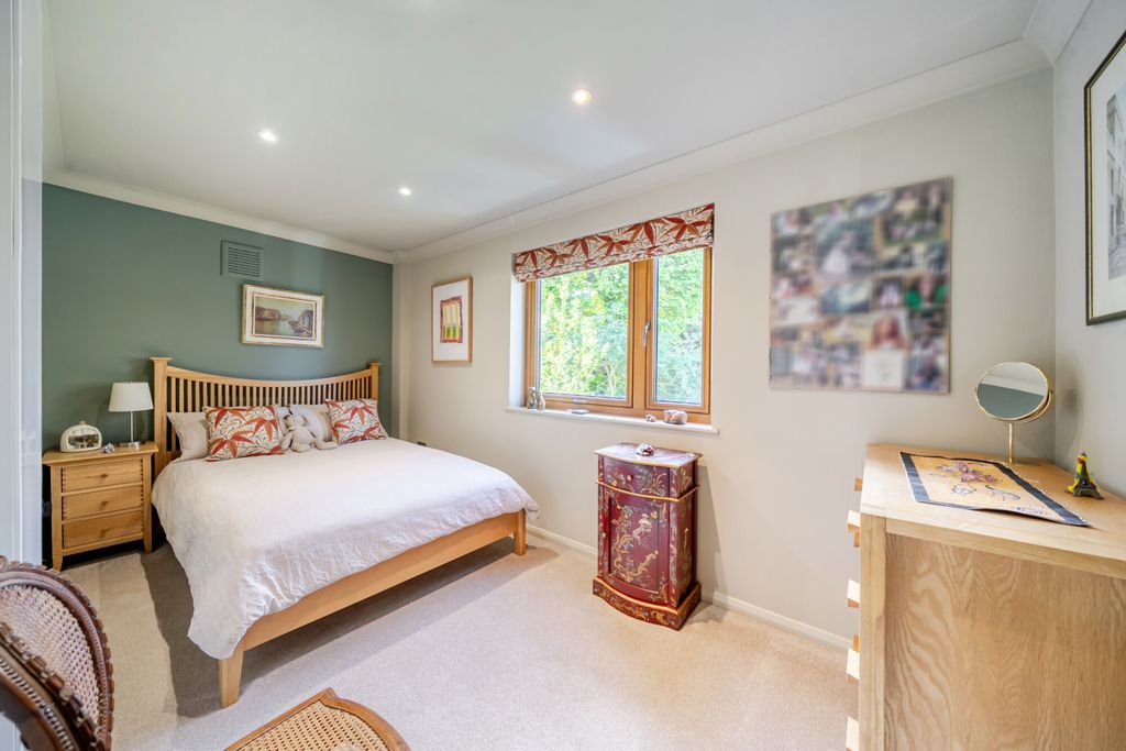 Property photo 3 of 20 1448800-11-69E5F0...