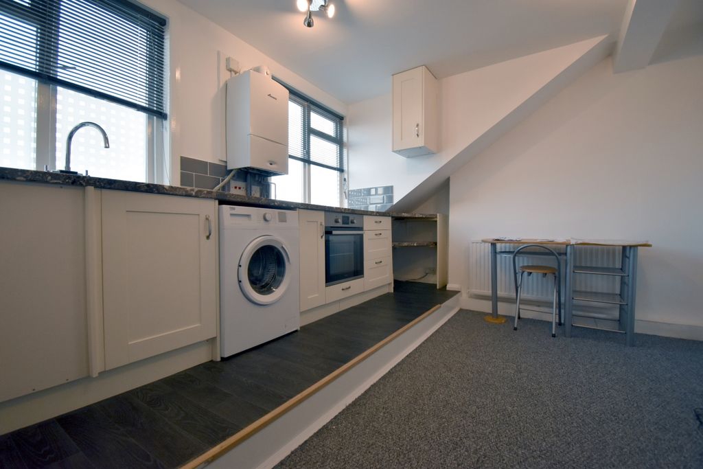 Property photo 3 of 7 Studio Space