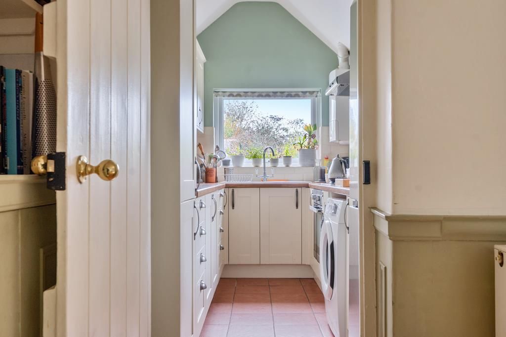 Property photo 3 of 19 Kitchen
