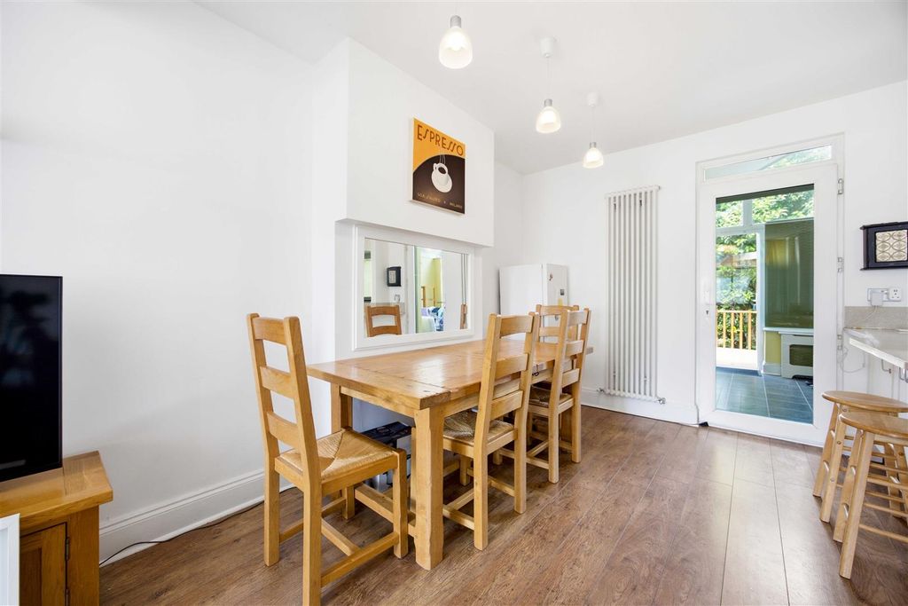 Property photo 3 of 31