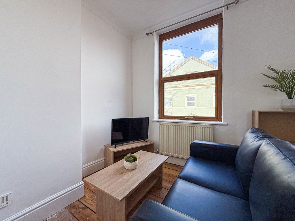 Property photo 3 of 8 4533143