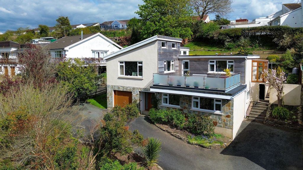 Property photo 1 of 61