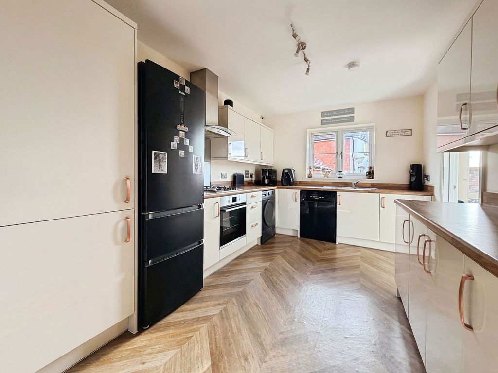 Property photo 2 of 21