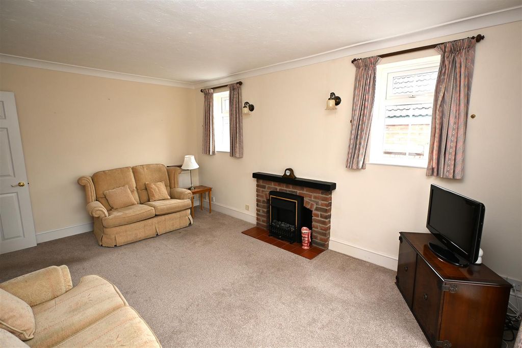 Property photo 2 of 14