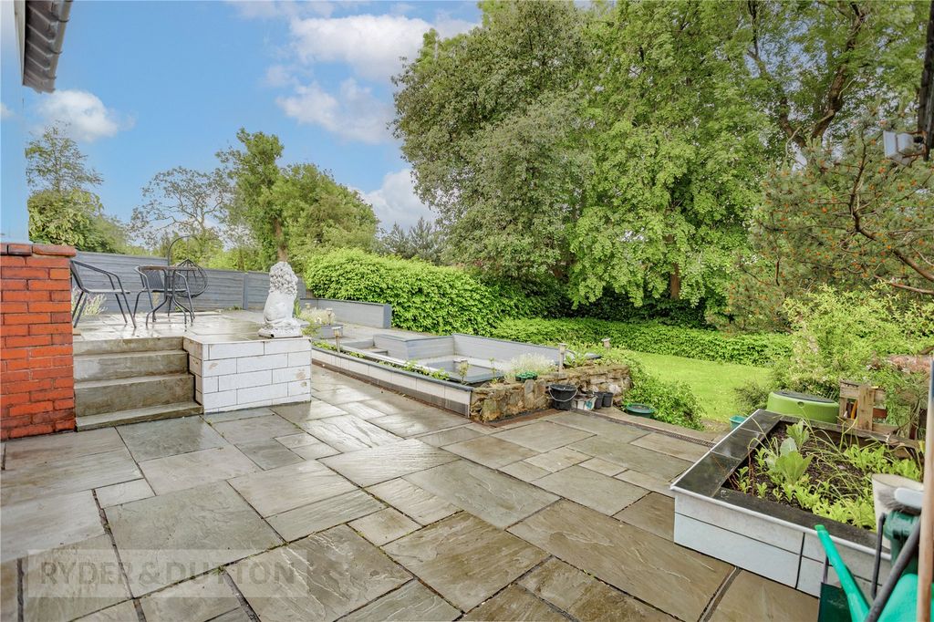 Property photo 3 of 32 Garden