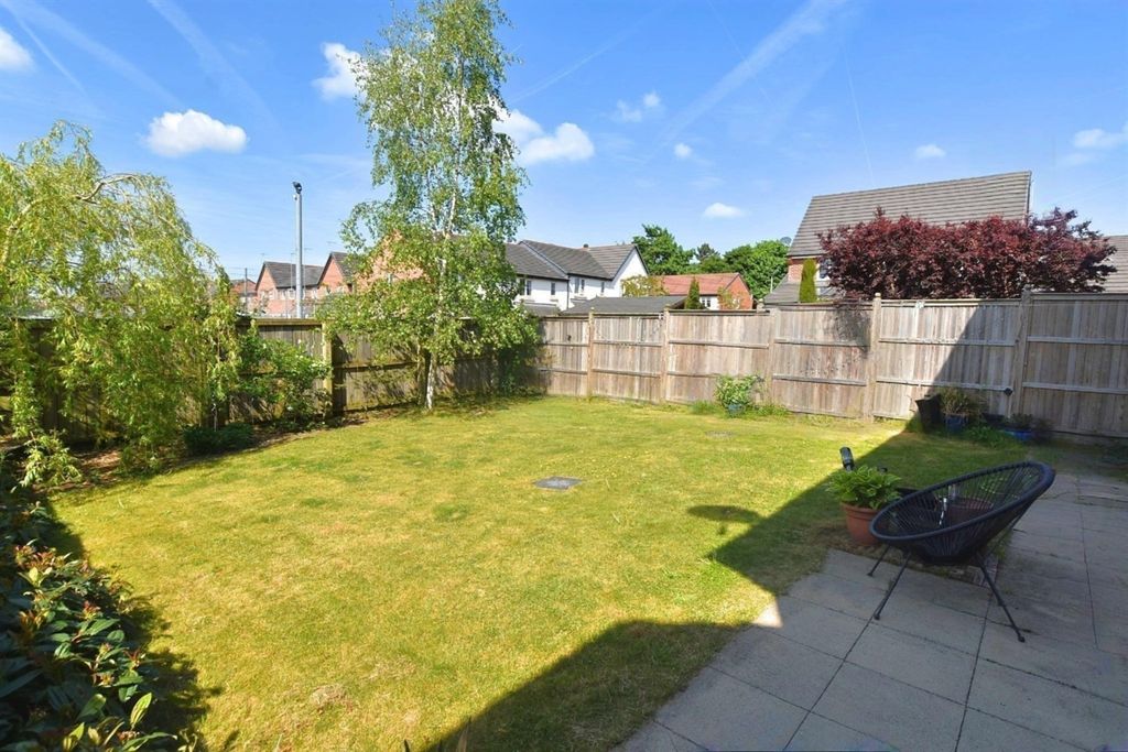 Property photo 3 of 18 Garden