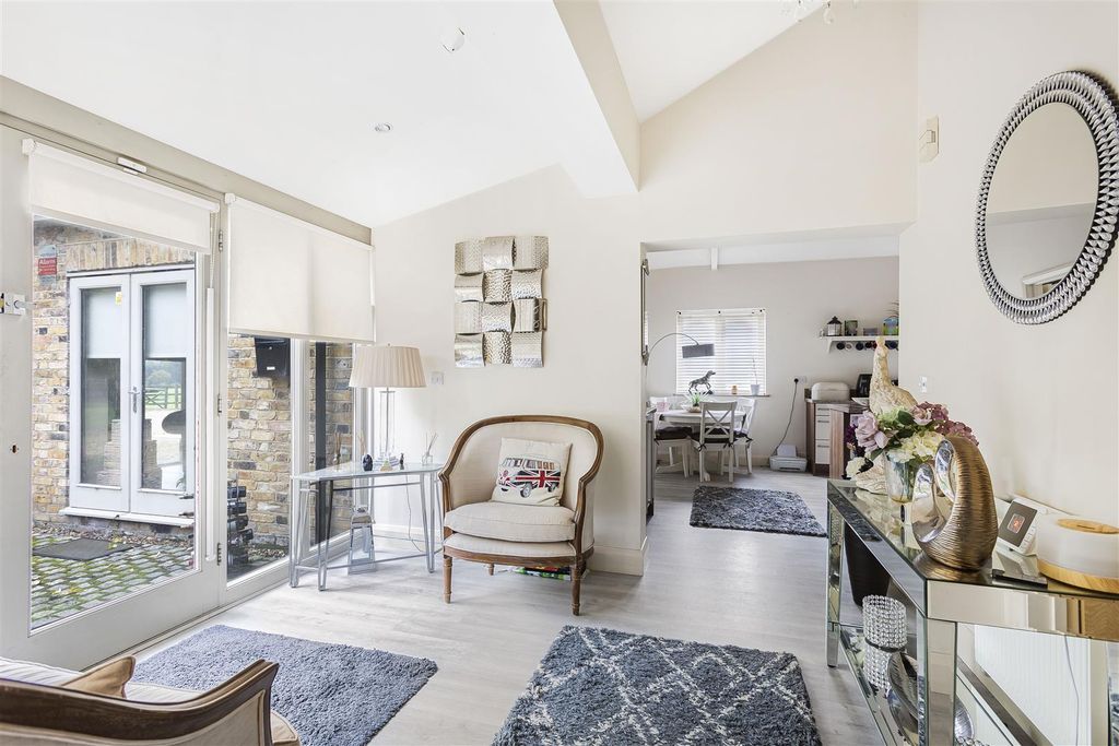 Property photo 2 of 18 352_22346.Jpg