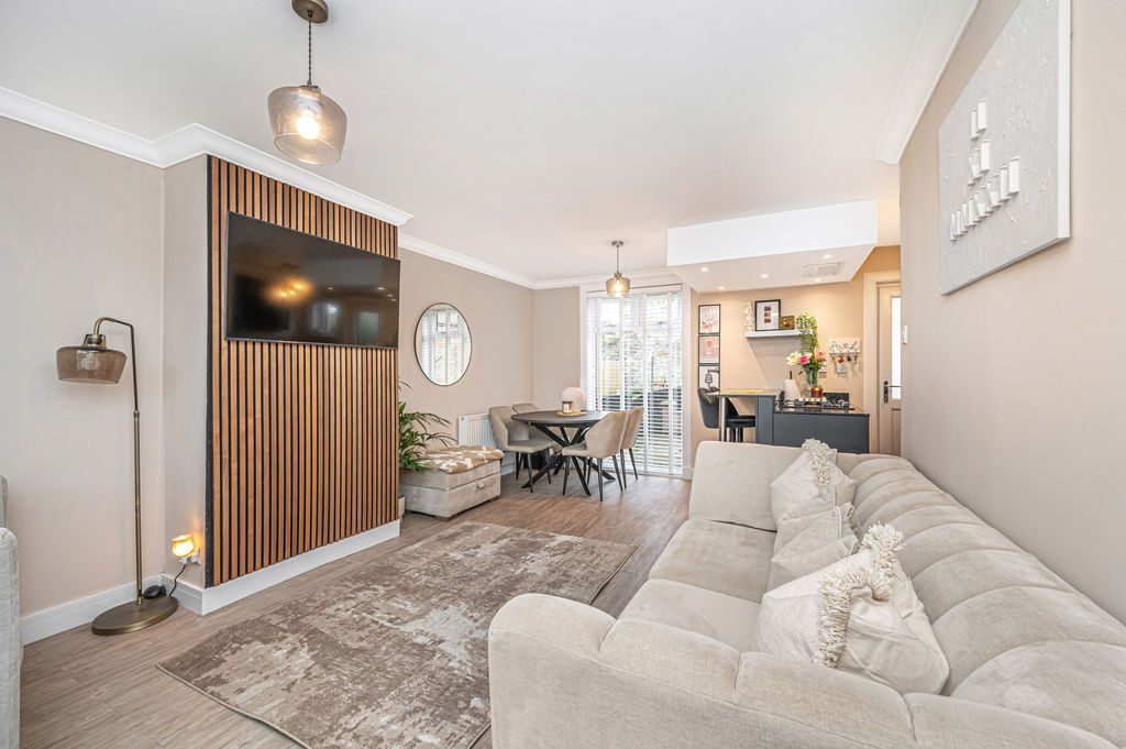 Property photo 3 of 27 Lounge With Open Plan Dining Kitchen