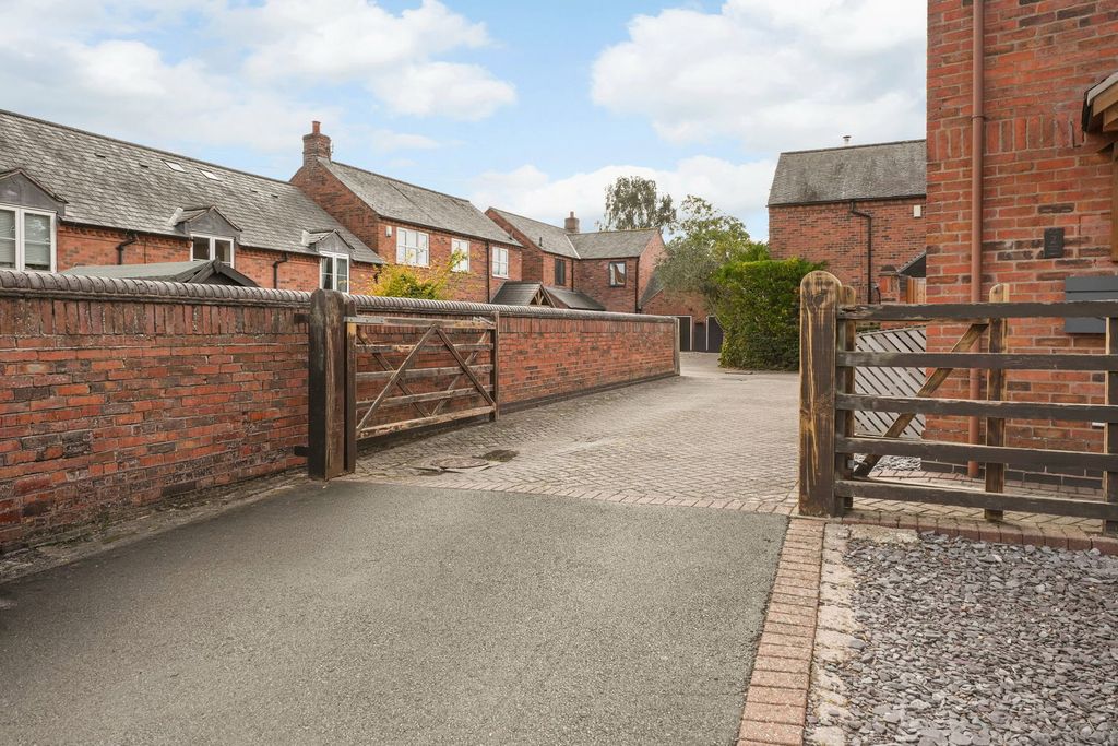 Property photo 3 of 30