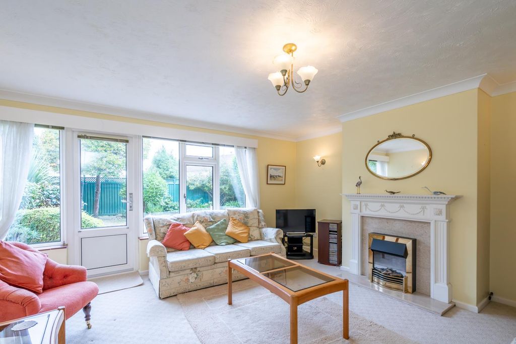 Property photo 2 of 18 Sitting Room.Jpg